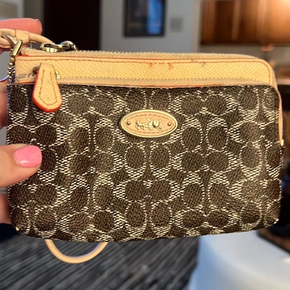 Coach wristlet - Picture 12 of 12